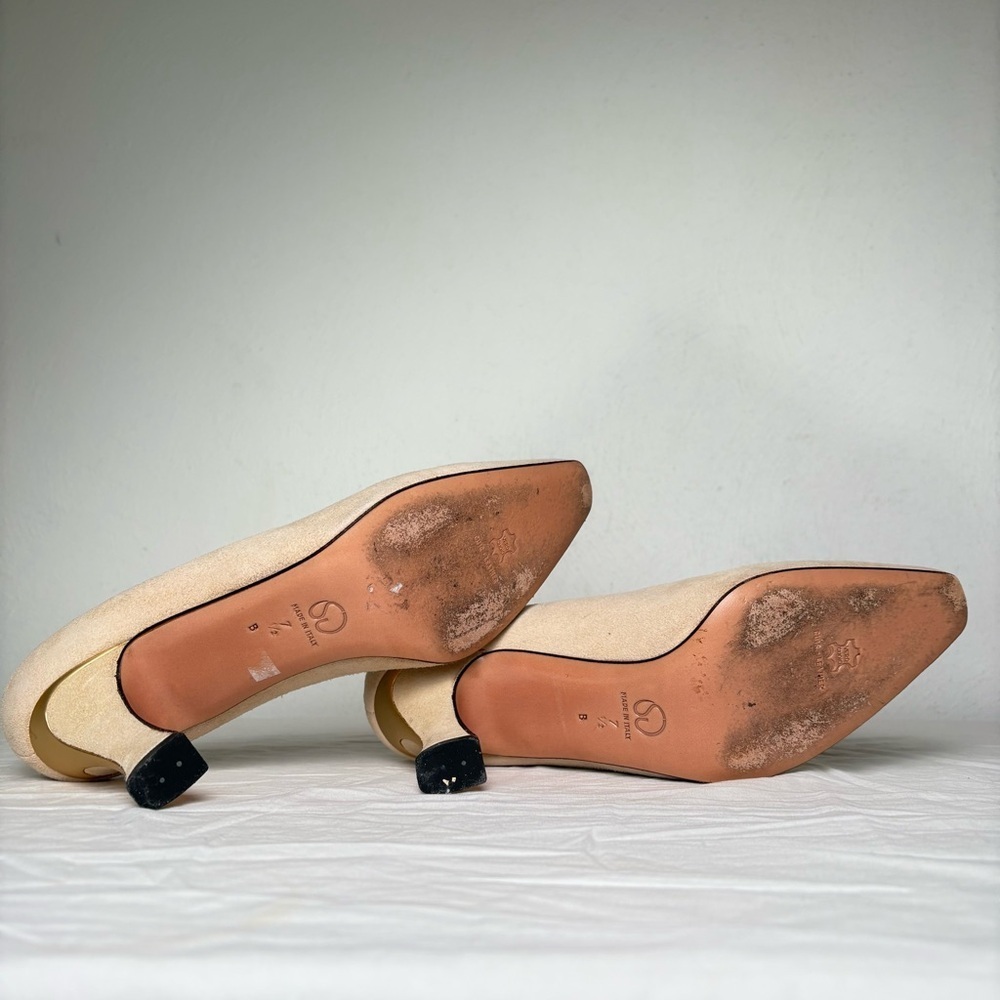 ST. JOHN Genuine Suede Leather Cream Heels Pumps Gold Trim 7.5 B - Picture 7 of 13